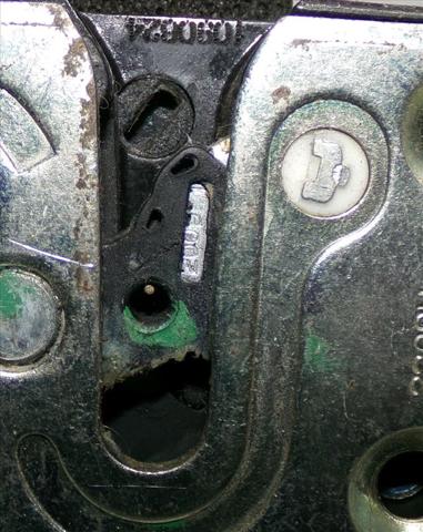82501JD900 NISSAN Cerradura de puerta trasera izquierda  disponible Alicante