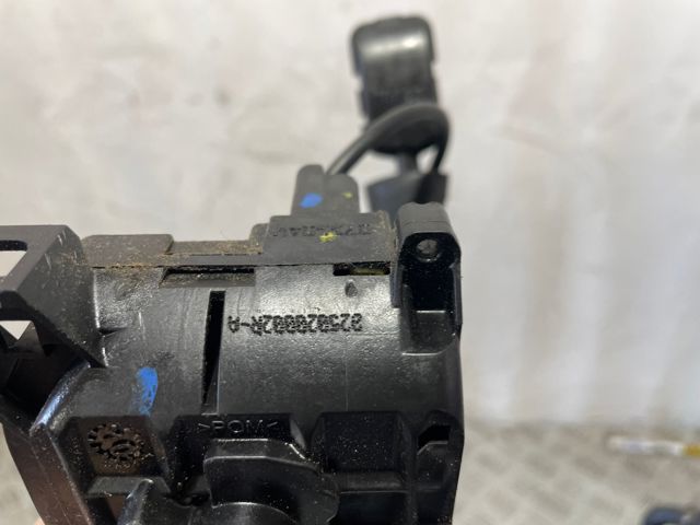 825020002R Cerradura de la puerta trasera derecha  disponible Burgos