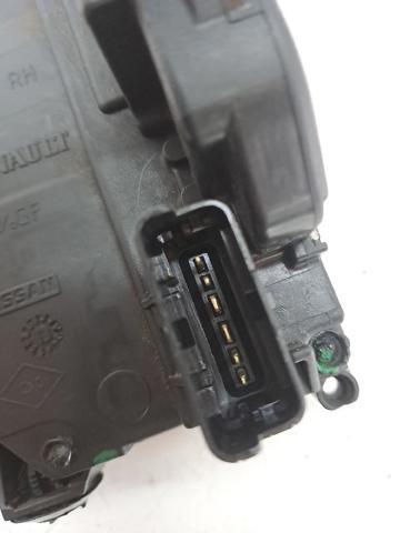 825020002R Cerradura de la puerta trasera derecha  disponible Utrera