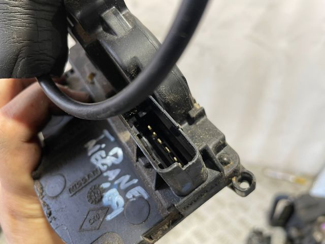 RENAULT 825020002R Cerradura de la puerta trasera derecha comprar Pamplona