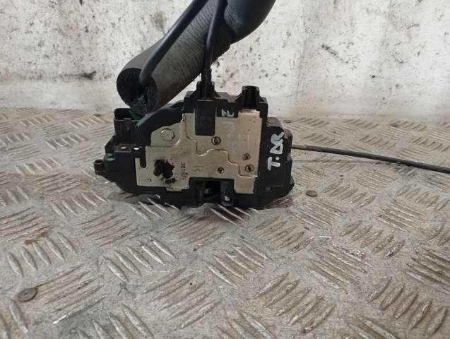 825020002R Cerradura de la puerta trasera derecha  en stock Sabadell