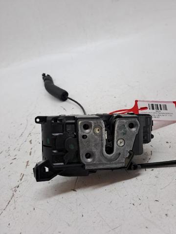 RENAULT 825020002R Cerradura de la puerta trasera derecha  disponible Valladolid