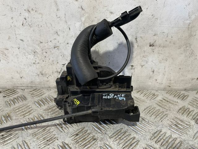 825020002R RENAULT Cerradura de la puerta trasera derecha  en stock Córdoba