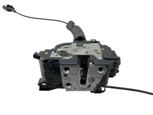825020002R Cerradura de la puerta trasera derecha  en stock Granada