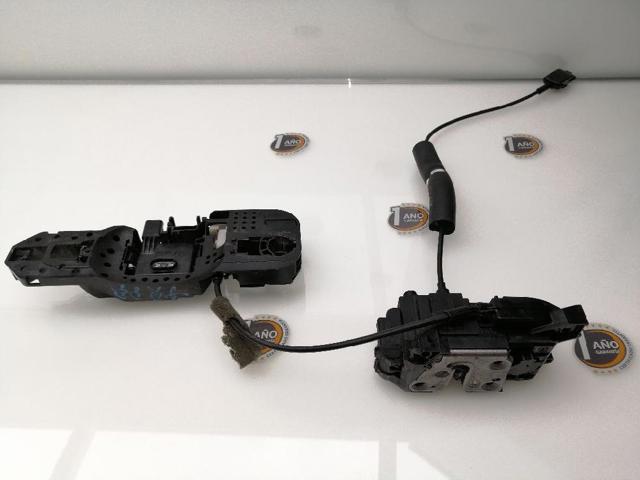 RENAULT 825020033R Cerradura de la puerta trasera derecha  disponible España