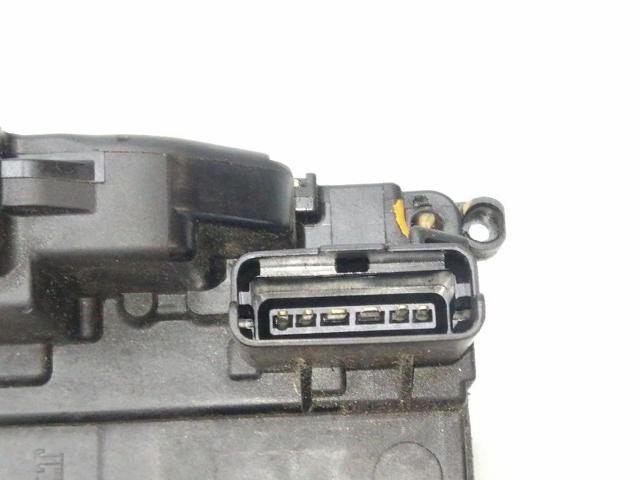 825020033R RENAULT Cerradura de la puerta trasera derecha  en stock Córdoba