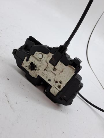 RENAULT 825020033R Cerradura de la puerta trasera derecha  en stock Salamanca