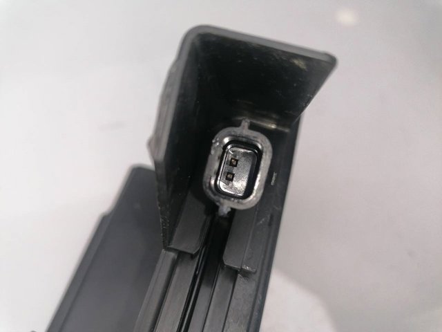 RENAULT 825022281R Cerradura de la puerta trasera derecha  comprar en Ponferrada