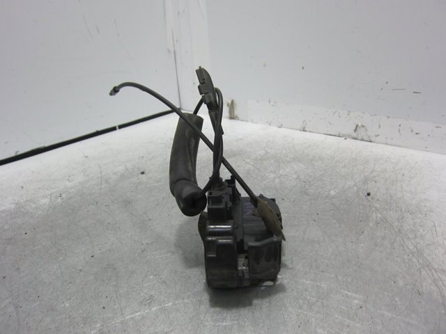 825028873R RENAULT Cerradura de la puerta trasera derecha  en stock Córdoba