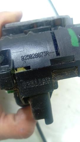 RENAULT 825028873R Cerradura de la puerta trasera derecha  en stock Salamanca