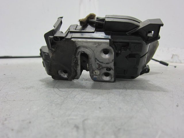 825028873R RENAULT Cerradura de la puerta trasera derecha comprar Madrid