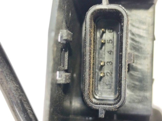 825028903R RENAULT Cerradura de la puerta trasera derecha  en stock Gandía