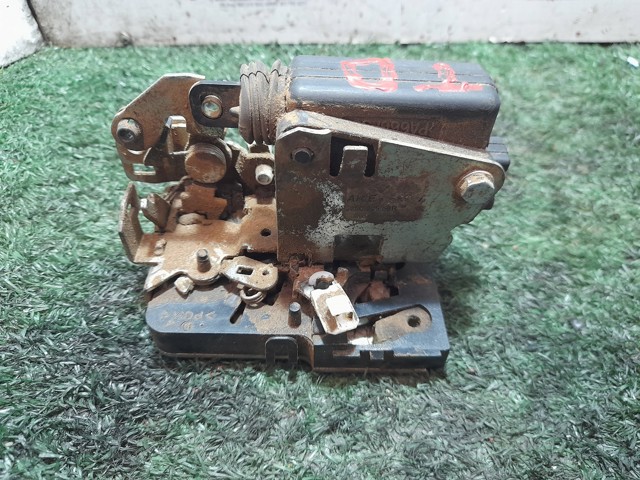 RENAULT 825029556R Cerradura de la puerta trasera derecha  en stock Valencia