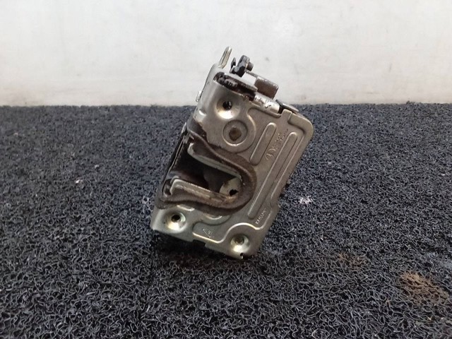 825029556R RENAULT Cerradura de la puerta trasera derecha  en stock Huelva