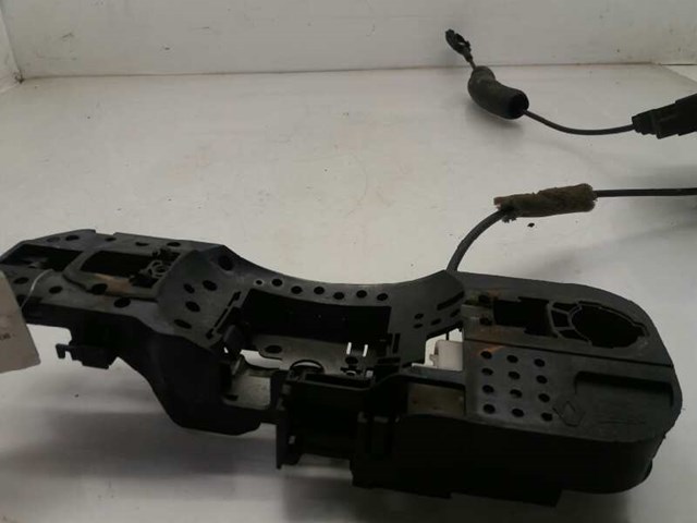 825030002R RENAULT Cerradura de puerta trasera izquierda  en stock Gandía