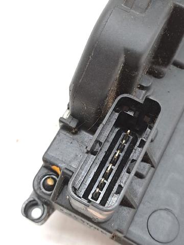 RENAULT 825030032R Cerradura de puerta trasera izquierda  en stock Terrassa