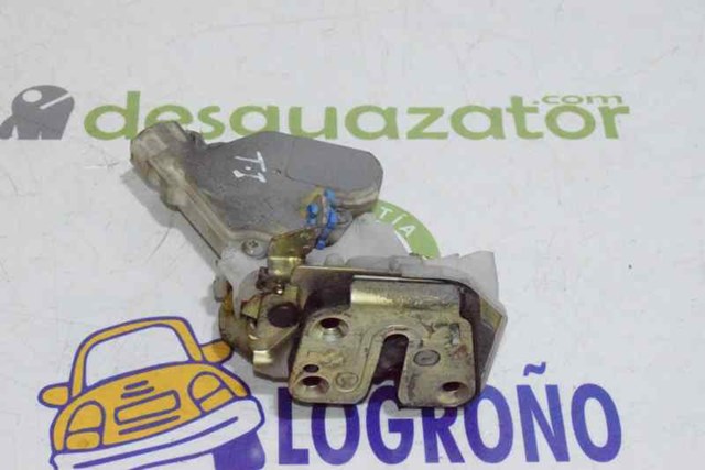 Cerradura de puerta trasera izquierda 82503AA21A Nissan