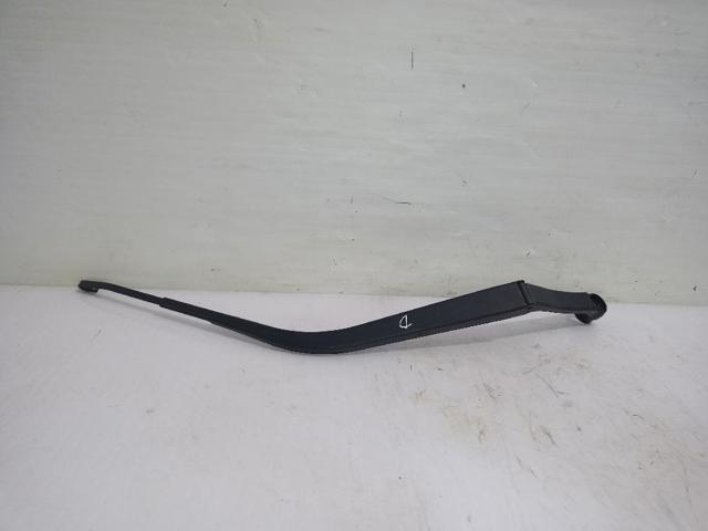 MITSUBISHI 8250A172 Brazo del limpiaparabrisas  en stock Salamanca