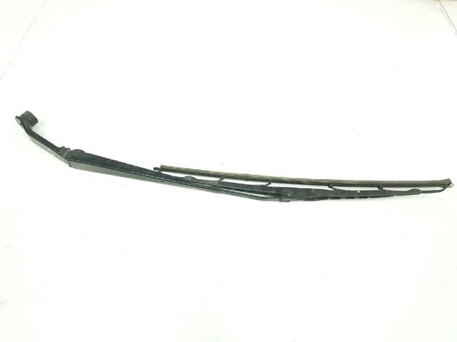 Brazo del limpiaparabrisas 8250A201 Mitsubishi