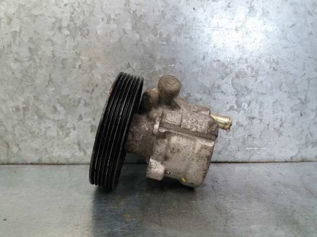 VOLVO 8251733 Bomba de dirección asistida  disponible Lugo