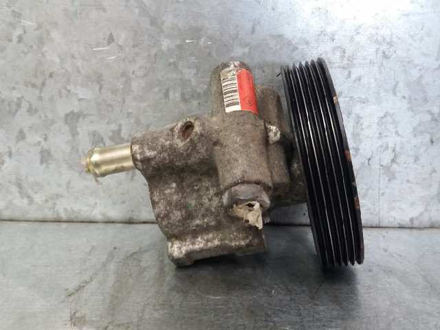 VOLVO 8251733 Bomba de dirección comprar Pamplona