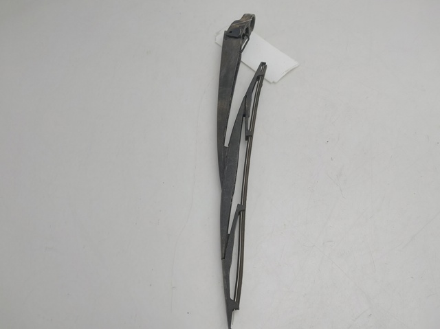 8253A029 Brazo del limpiaparabrisas trasero  disponible Utrera