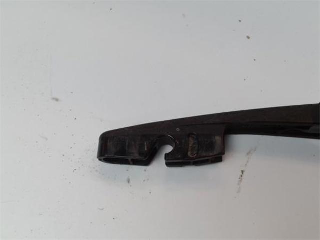 8253A029 Brazo del limpiaparabrisas trasero  disponible Utrera