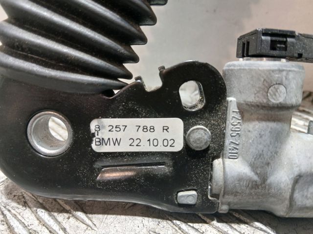 8257788R BMW Palanca de bloqueo del cinturón de seguridad delantero derecho comprar Madrid