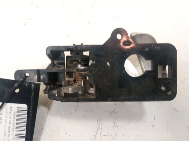 82613CM000 Manija interior de puerta delantera izquierda  en stock Castellón
