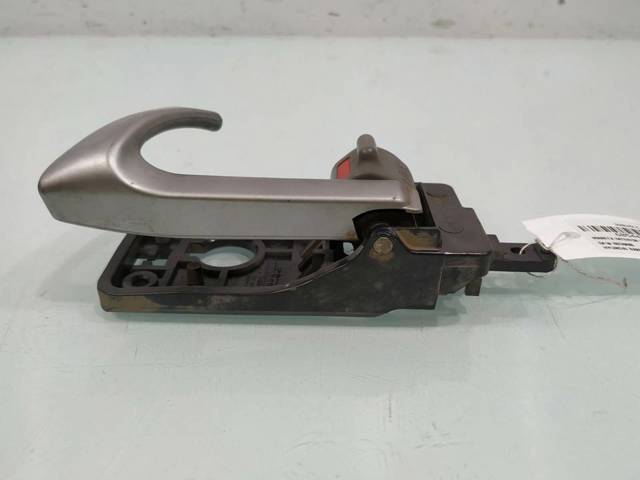 82613CM000 Manija interior de puerta delantera izquierda  disponible Utrera
