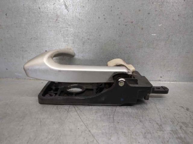 82613CM000 Manija interior de puerta delantera izquierda comprar Almería