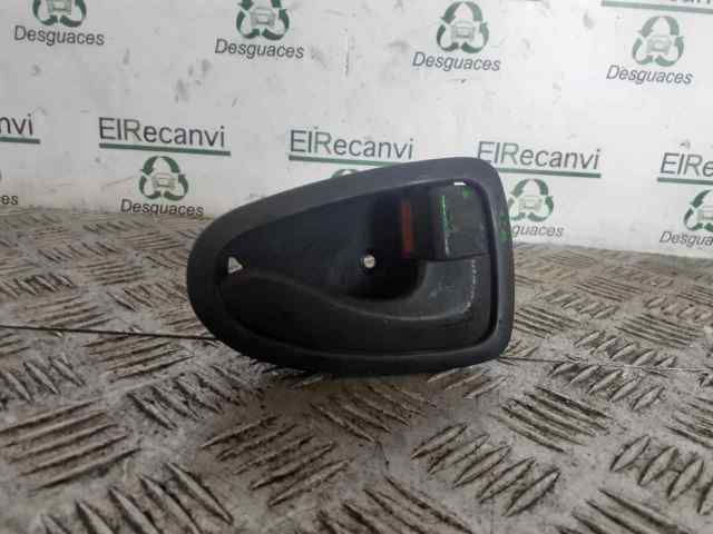 HYUNDAI 8262025000 Manija interior derecha delantera/trasera de puerta  disponible España