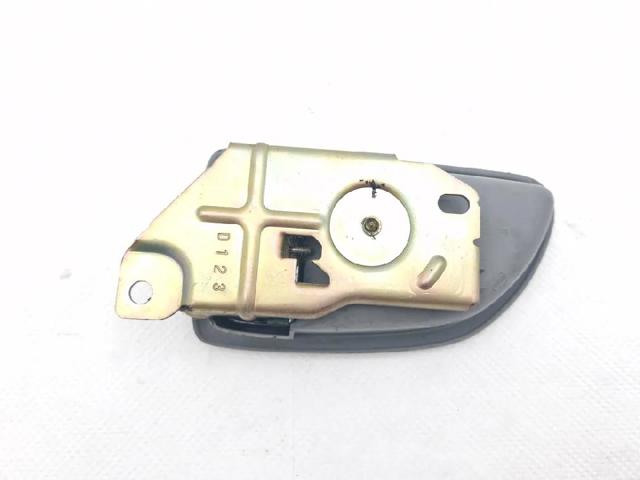826203E011 Manija interior de puerta delantera derecha  en stock Castellón