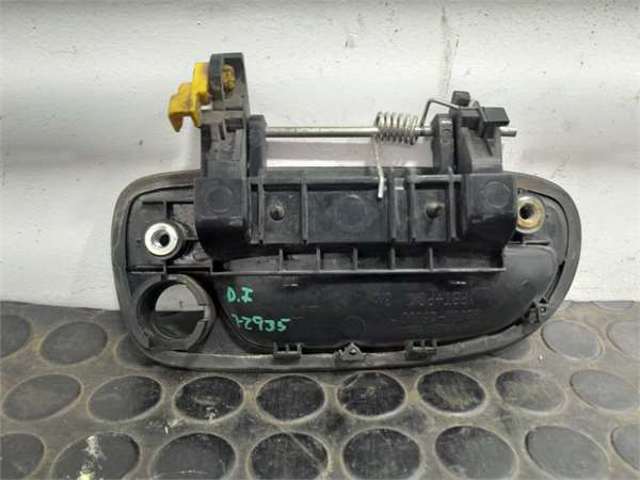 HYUNDAI 8265025000 Manija exterior izquierda de puerta delantera  disponible Lugo