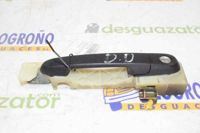 Tirador de puerta exterior delantero derecha 826601E000 Hyundai/Kia