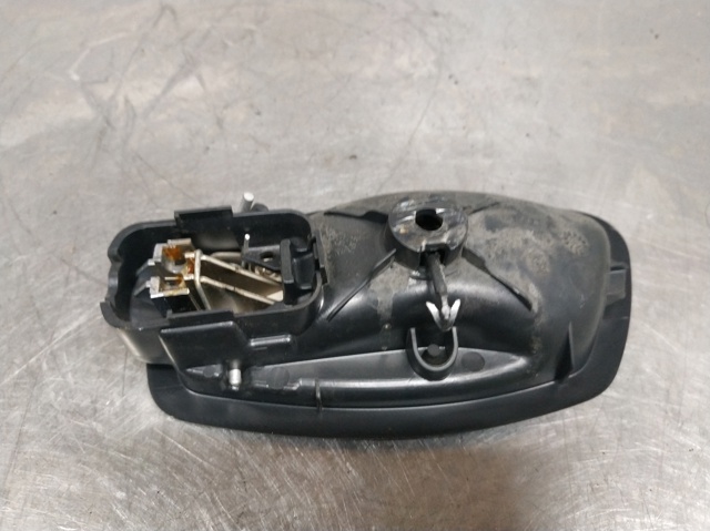 826720001R RENAULT Manija interior derecha delantera/trasera de puerta  en stock Gandía