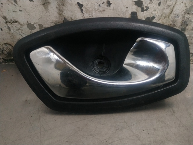 826720001R Manija interior derecha delantera/trasera de puerta  disponible Utrera