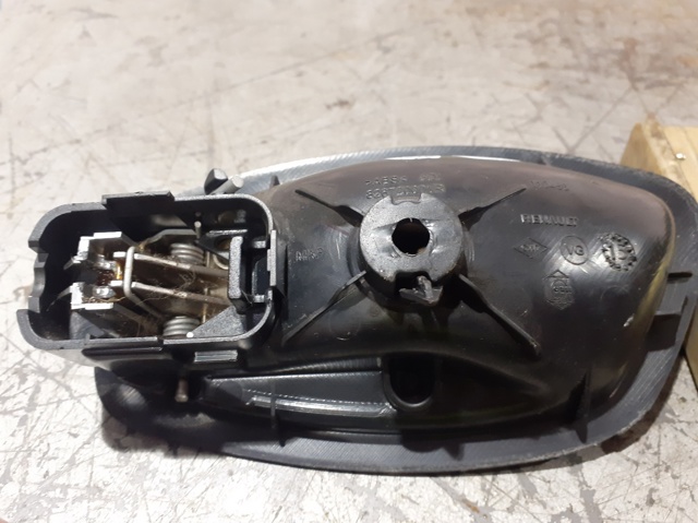 826720001R RENAULT Manija interior derecha delantera/trasera de puerta  en stock Córdoba