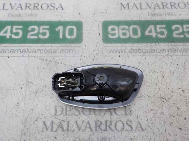 826724399R Manija interior de puerta delantera derecha comprar Almería