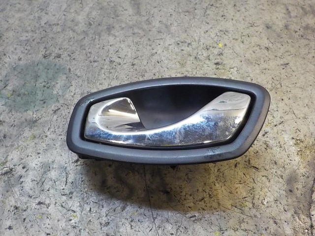 826733790R Manija interior izquierda delantera/trasera de puerta  disponible Málaga