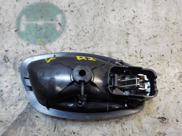 826733790R Manija interior izquierda delantera/trasera de puerta  disponible Utrera