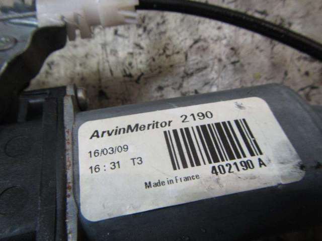 82700JD400 NISSAN Mecanismo de elevalunas de la puerta trasera derecha  en stock Huelva