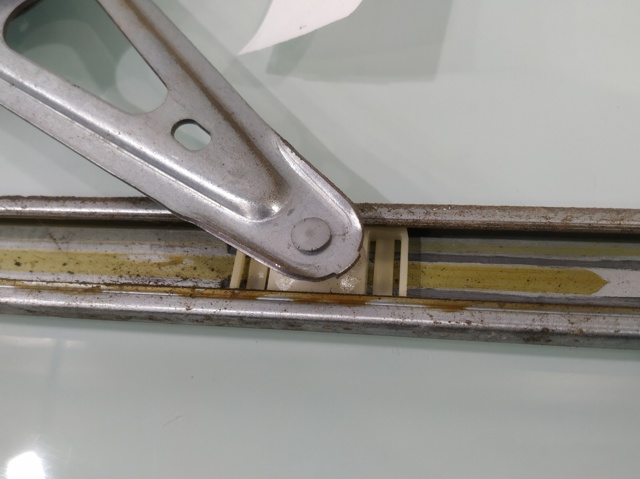 827200006R RENAULT Mecanismo de elevalunas de la puerta trasera derecha  en stock Gandía
