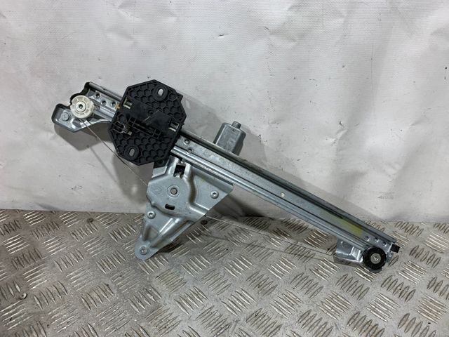 RENAULT 827206057R Mecanismo de elevalunas de la puerta trasera derecha  en stock Salamanca