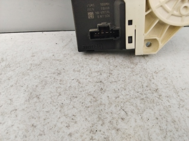RENAULT 827300003R Motor del elevalunas de la puerta trasera derecha  comprar en Ponferrada