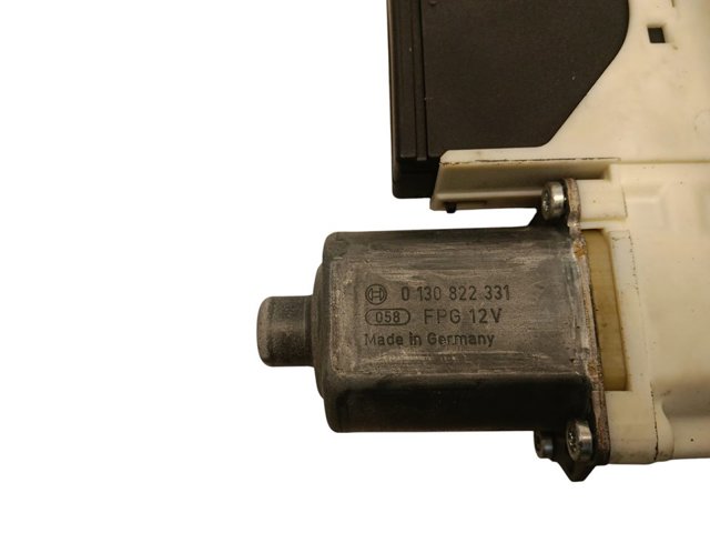 827300003R RENAULT Motor del elevalunas de la puerta trasera derecha  disponible Alicante