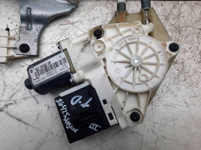 RENAULT 827300003R Motor del elevalunas de la puerta trasera derecha  comprar en Murcia