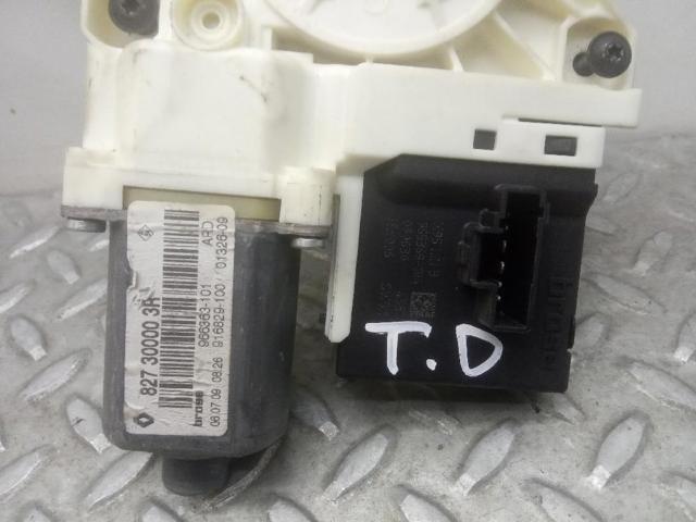 827300003R RENAULT Motor del elevalunas de la puerta trasera derecha  en stock Huelva
