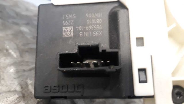 RENAULT 827300003R Motor del elevalunas de la puerta trasera derecha  comprar en Albacete