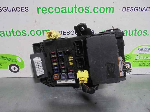 Caja de fusibles 8273005020 Toyota